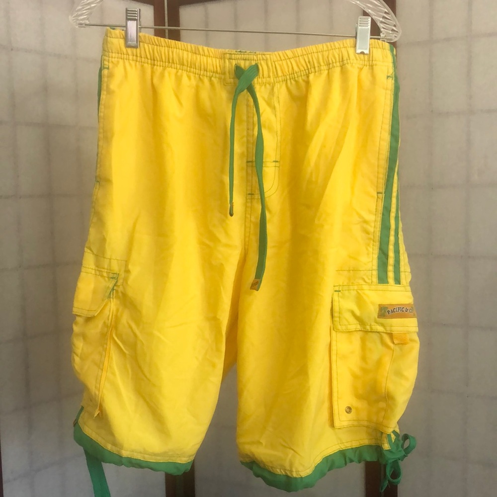 Pacific & co,men’s yellow swim trunks.Size L.
